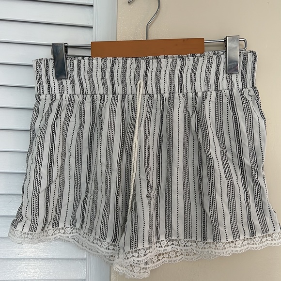 Shorts - Picture 4 of 4